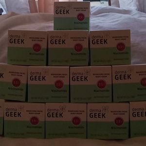 A nourishing facial night cream.